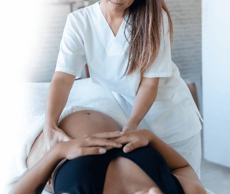 Les bienfaits du massage prénatal : relaxation et réconfort